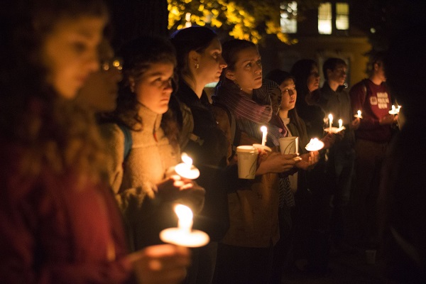 تجمع دانشجویان دانشگاه هاروارد در اعتراض به فرمان ضدمهاجرتی جدید ترامپ / انگلیسی