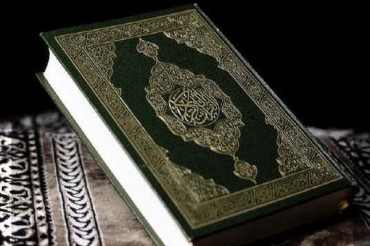 अमेरिकन लेडी इंटरनेट के माध्यम से कुरान की हाफिज़ हो ग़ई