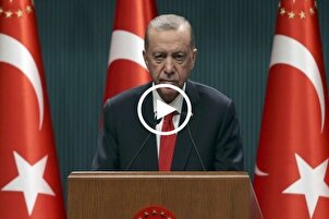 أردوغان يرتل القرآن عند ضريح جلال الدين الرومي + فيديو
