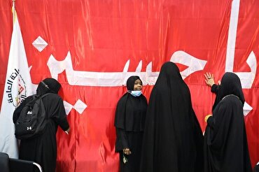 جناح العتبة الحسينية في معرض طهران يتميز برفع راية الإمام الحسين(ع) + صور