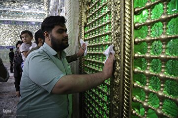 In Photos: Ceremony Held to Dust Qom Holy Shrine