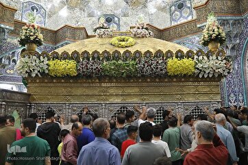 In Photos: Qom Holy Shrine Decorated with Flowers