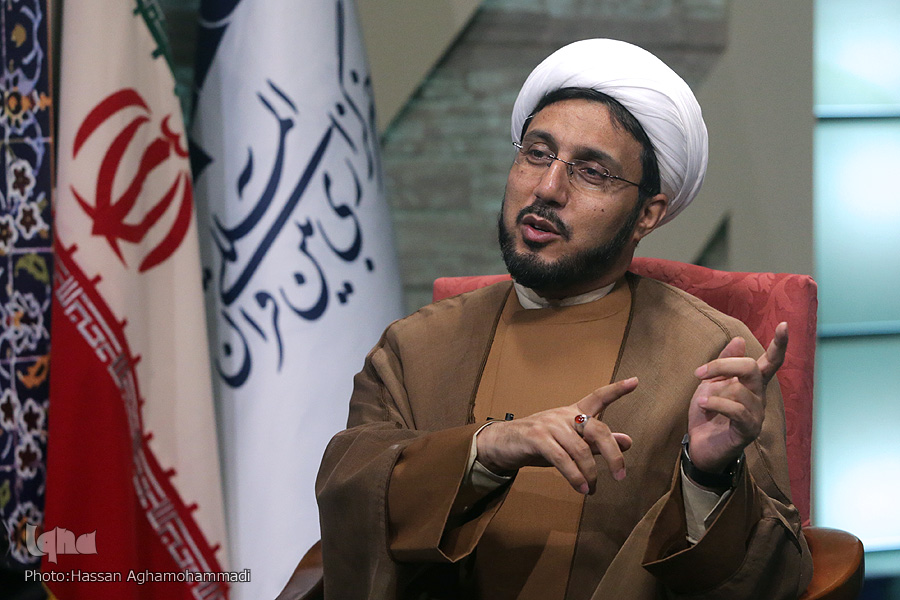 امام خمینی(ره) خوانش دین را با دغدغههای انسان امروز گره زدند