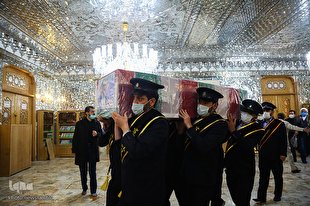 طواف دانشمند شهید فخری‌زاده بر گرد ضریح کریمه اهل بیت(ع)