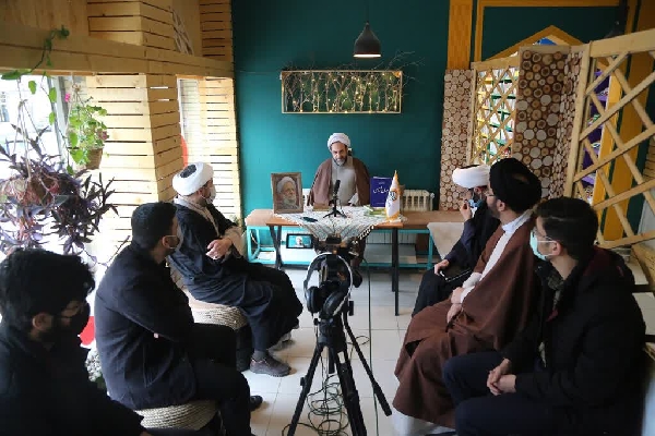 جلسه تحلیل اندیشه قرآنی علامه مصباح یزدی در شهرکرد  جلسه تحلیل اندیشه قرآنی علامه مصباح یزدی در شهرکرد