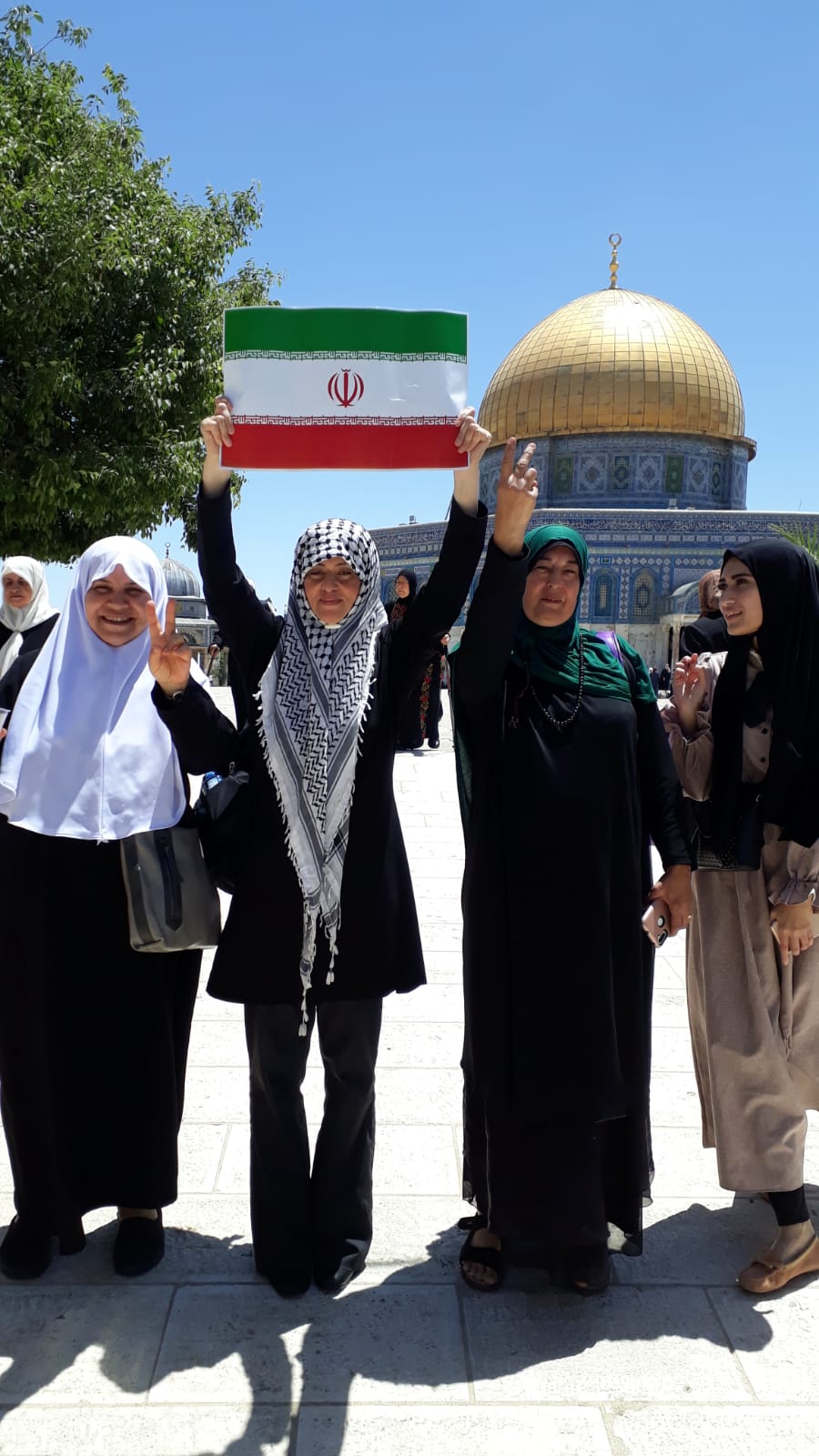اهتزاز پرچم ایران در صحن‌های مسجد الاقصی و مسجد صخره + عکس و فیلم