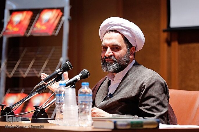 عارف حقیقی نسبت به ظلم در جامعه سکوت نمی‌کند