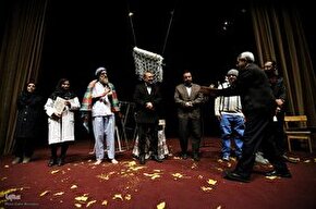 اجرای تئاتر مرد در دانشگاه تهران