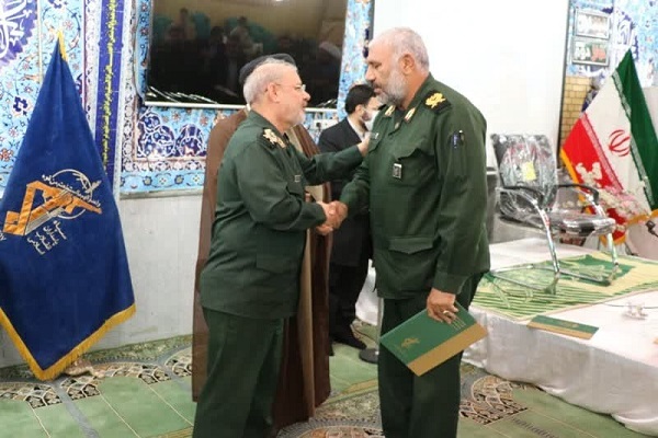 تجلیل از فرمانده سپاه حضرت قمر بنی هاشم تجلیل از فرمانده سپاه حضرت قمر بنی هاشم