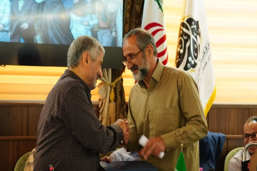 تقدیر از سیدعبدالله میراحمدی در همایش مجامع قرآنی عصر کشور تقدیر از سیدعبدالله میراحمدی در همایش مجامع قرآنی عصر کشور