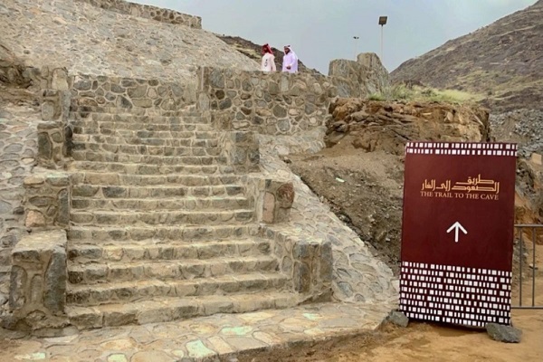 مسیر تازه و کوتاه صعود حجاج به غار حراء افتتاح شد + فیلم