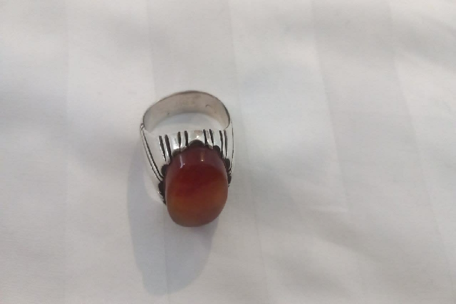 انگشتر هدیه رهبر انقلاب به احمد رفیعی وردنجانی انگشتر هدیه رهبر انقلاب به احمد رفیعی وردنجانی