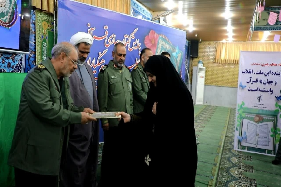 تجلیل از خادمان قرآنی سپاه تجلیل از خادمان قرآنی سپاه