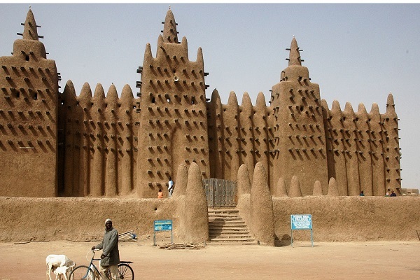 برگزاری مراسم سالیانه بازسازی مسجد بزرگ مالی + فیلم