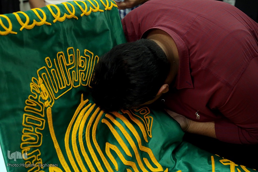 کاروان زیر سایه خورشید کاروان زیر سایه خورشید