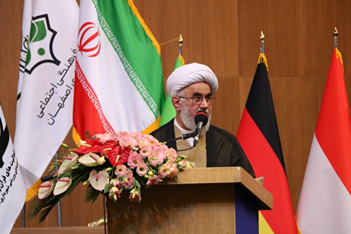 زیست شرافتمندانه در گرو حق و تکلیف متقابل است