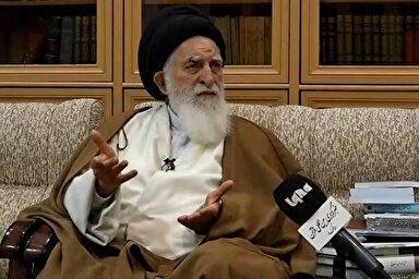 فیلم | روایت حمله سربازان رضاخان به مجلس ختم شیخ حائری