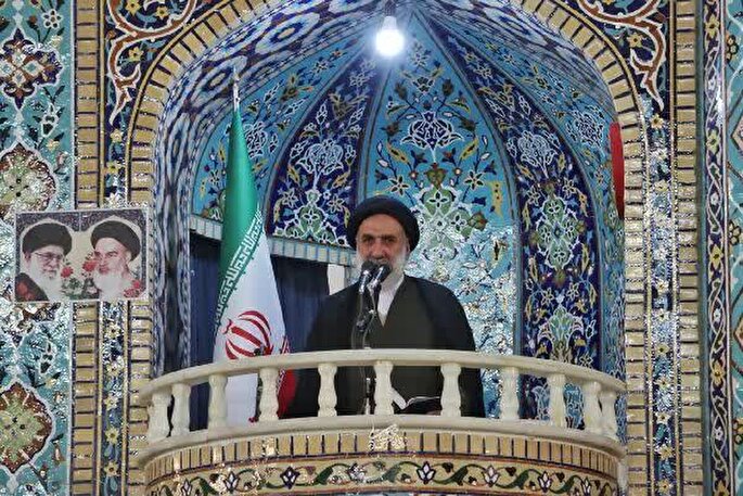 تأکید امام جمعه شهرکرد بر رونق اقتصادی و آرامش مردم