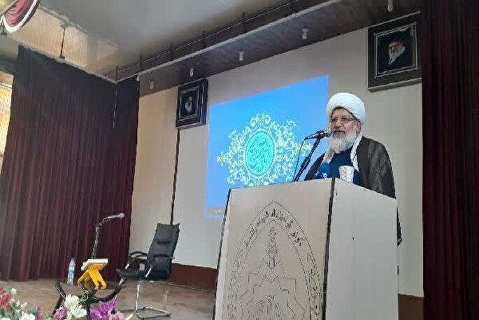 انقلاب اسلامی نقطه عطفی در احیای دین بود