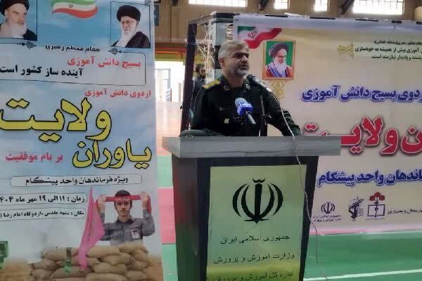 سرهنگ کرم نظری، مسئول بسیج دانشآموزی چهارمحالوبختیاری در جمع خبرنگاران در تشریح برنامه های هفته بسیج دانش آموزی سرهنگ کرم نظری، مسئول بسیج دانشآموزی چهارمحالوبختیاری در جمع خبرنگاران در تشریح برنامه های هفته بسیج دانش آموزی