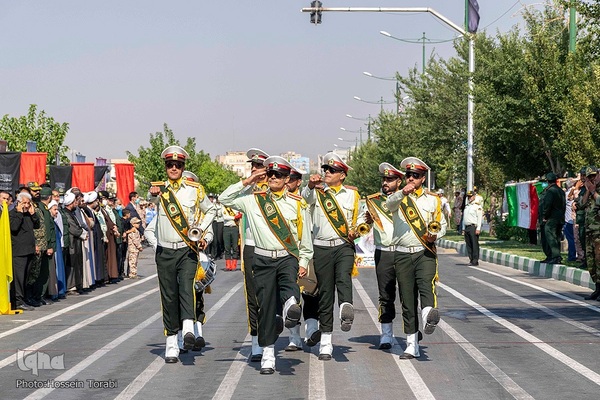 مراسم رژه نیروهای مسلح در شهرکرد