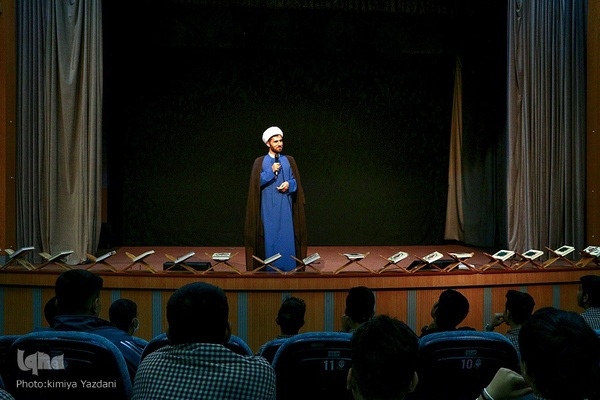 استقبال دهه نودی‌ها از نمایشگاه قرآن چهارمحال وبختیاری