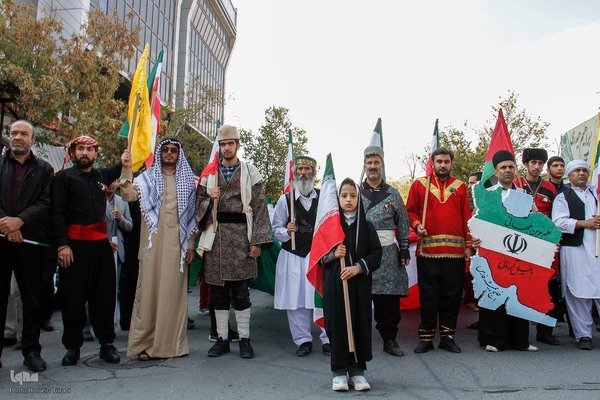 خروش مردم شهرکرد در راهپیمایی 13 آبان