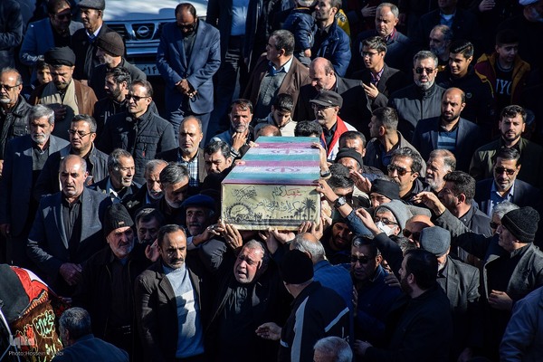 تشییع باشکوه ۸ شهید گمنام در شهرکرد