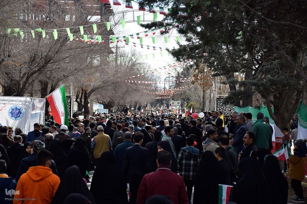 راهپیمایی بزرگ و با صلابت مردم شهرکرد در ۲۲ بهمن