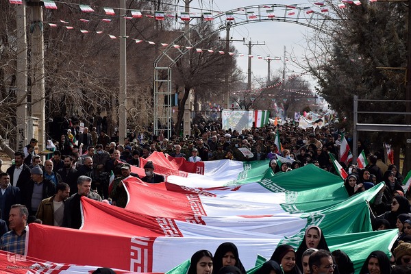 راهپیمایی بزرگ و با صلابت مردم شهرکرد در ۲۲ بهمن