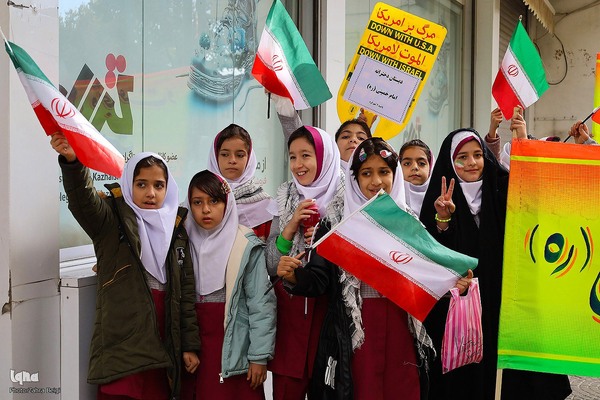 راهپیمایی 13 آبان در شهرکرد