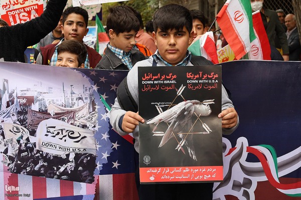 راهپیمایی 13 آبان در شهرکرد