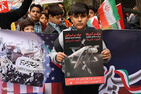 راهپیمایی 13 آبان در شهرکرد