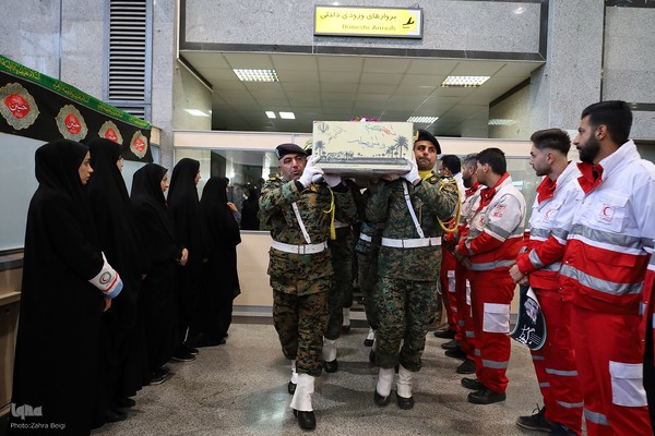 استقبال از پیکر شهدای گمنام در شهرکرد‎