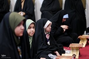 Riunione di giovani studenti del Corano a Tehran