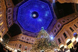 Milano: musulmano recita il Corano tra i cittadini che festeggiano il Natale