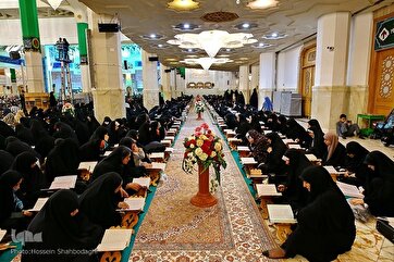 Sessão de leitura do Alcorão em Qom durante o Ramadã