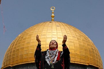 Adoração e o jejum dos muçulmana na segunda metade do mês sagrado do Ramadã