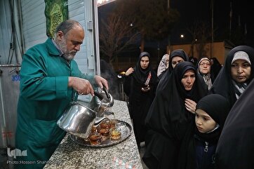 Santuário de Hazrat Maasoumeh na Véspera do Aniversário de Nascimento do Imam Hussein(a.s)