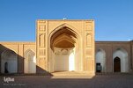İran'daki Gonabad caminin görkemli mimarisi