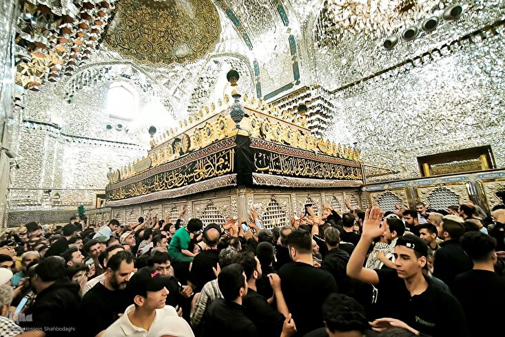 زائران اربعین حسینی  حرم کاظمین میں